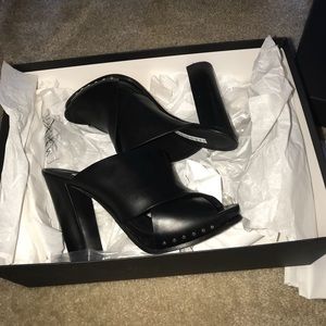 Hello! Veronica Beards